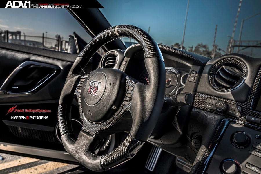  Nissan GT-R on ADV.1 Wheels (ADV50MV1SL) 2015 года  (фото 28 из 36)